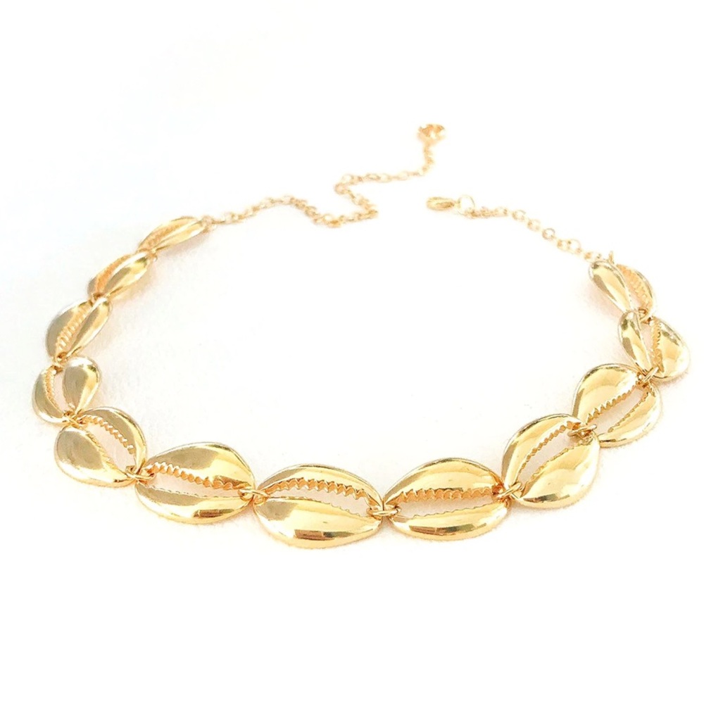 Gold cowrie shell chocker